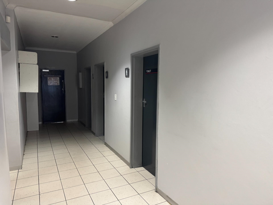 To Let Commercial Property for Rent in Worcester Western Cape
